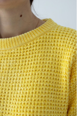 Светр жіночий